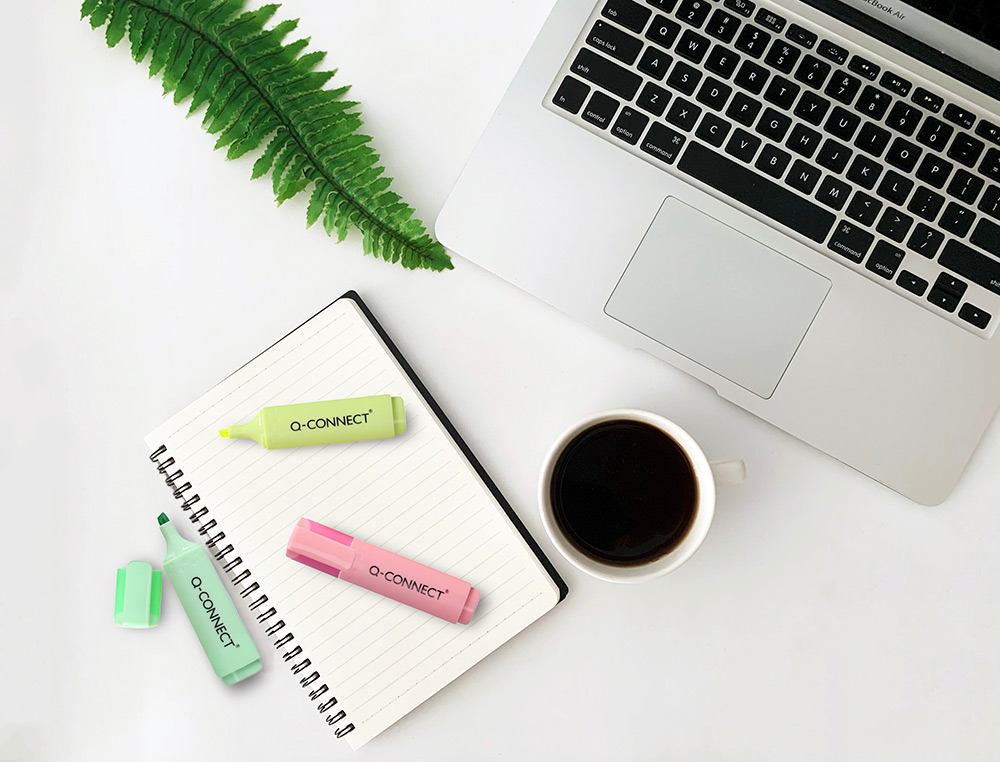 SURLIGNEUR Q-CONNECT FLUORESCENT PASTEL POINTE BISEAUTEE ETUI DE BUREAU 8 COLORIS ASSORTIS